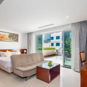 https://white-lotus-hotel.hotelsvungtau.com